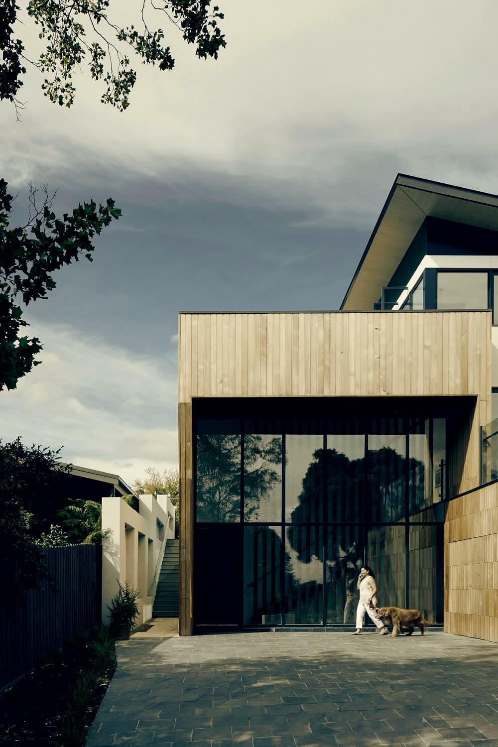 Glazed garden residence behind a screen wall